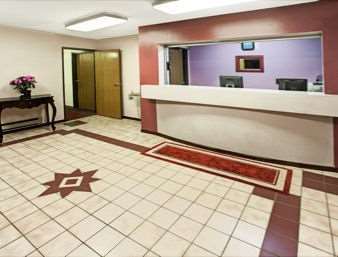 Super 8 By Wyndham Heath/Newark Hotel Interior photo